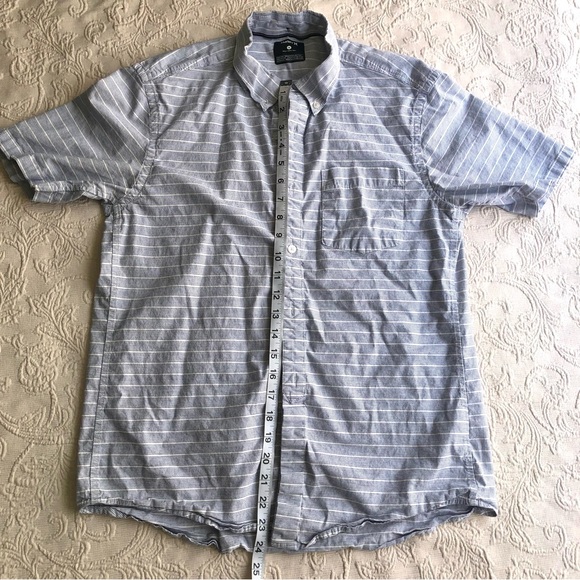 Hurley Blue Striped Men's Casual Button Down Collared Short Sleeve Shirt - Picture 6 of 6